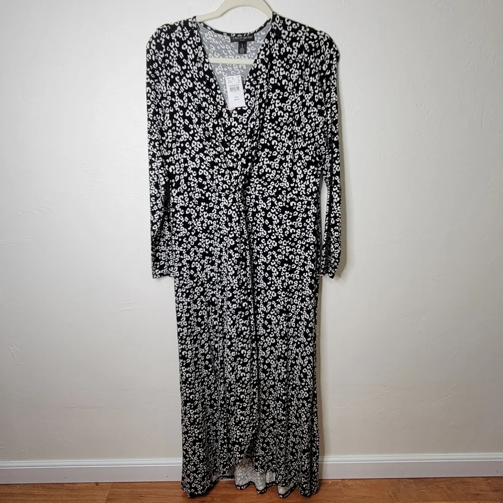 A Pea in the Pod HIGH-LOW HEM LIFT UP NURSING DRESS - Picture 4 of 9
